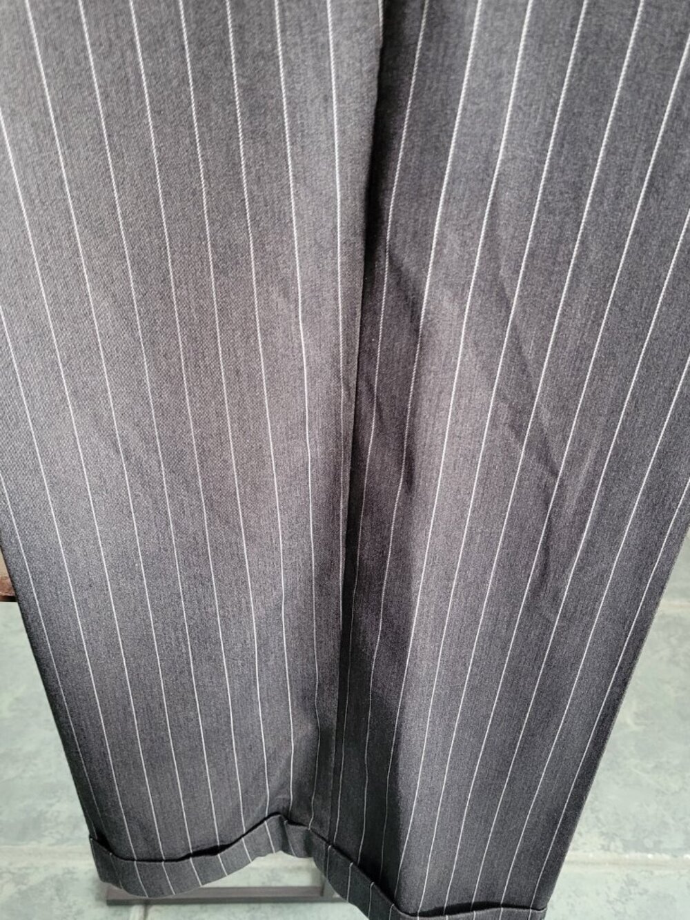 J Ferrar of Italy 3-Piece Charcoal Pinstripe Suit (Size: 42 R /35 W) - Picture 13 of 15